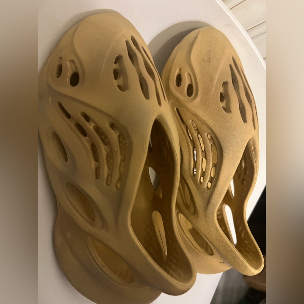 Yeezy Kids Sandals in Light Brown